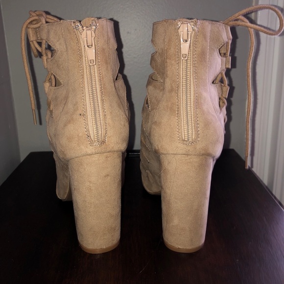 Tan heels - Picture 5 of 6